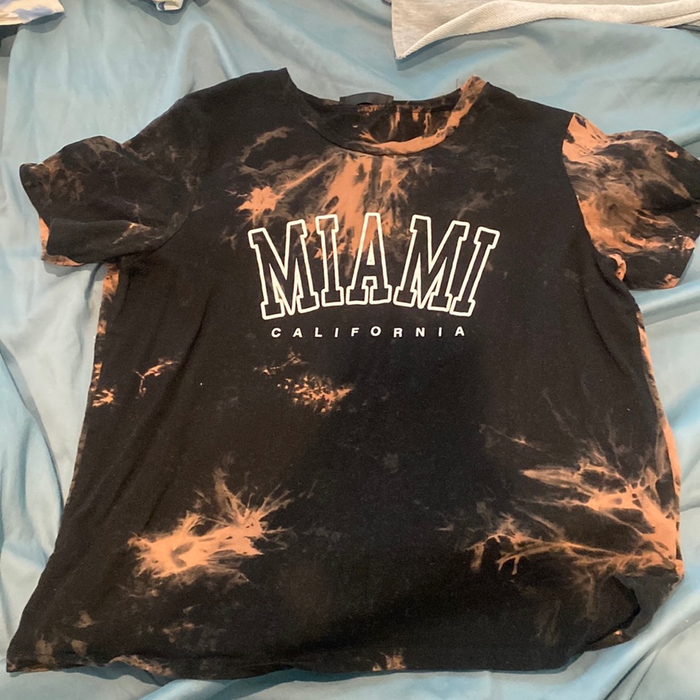 Miami Womens Shirt XL ( shirt doesn’t fit like XL though I would say small)